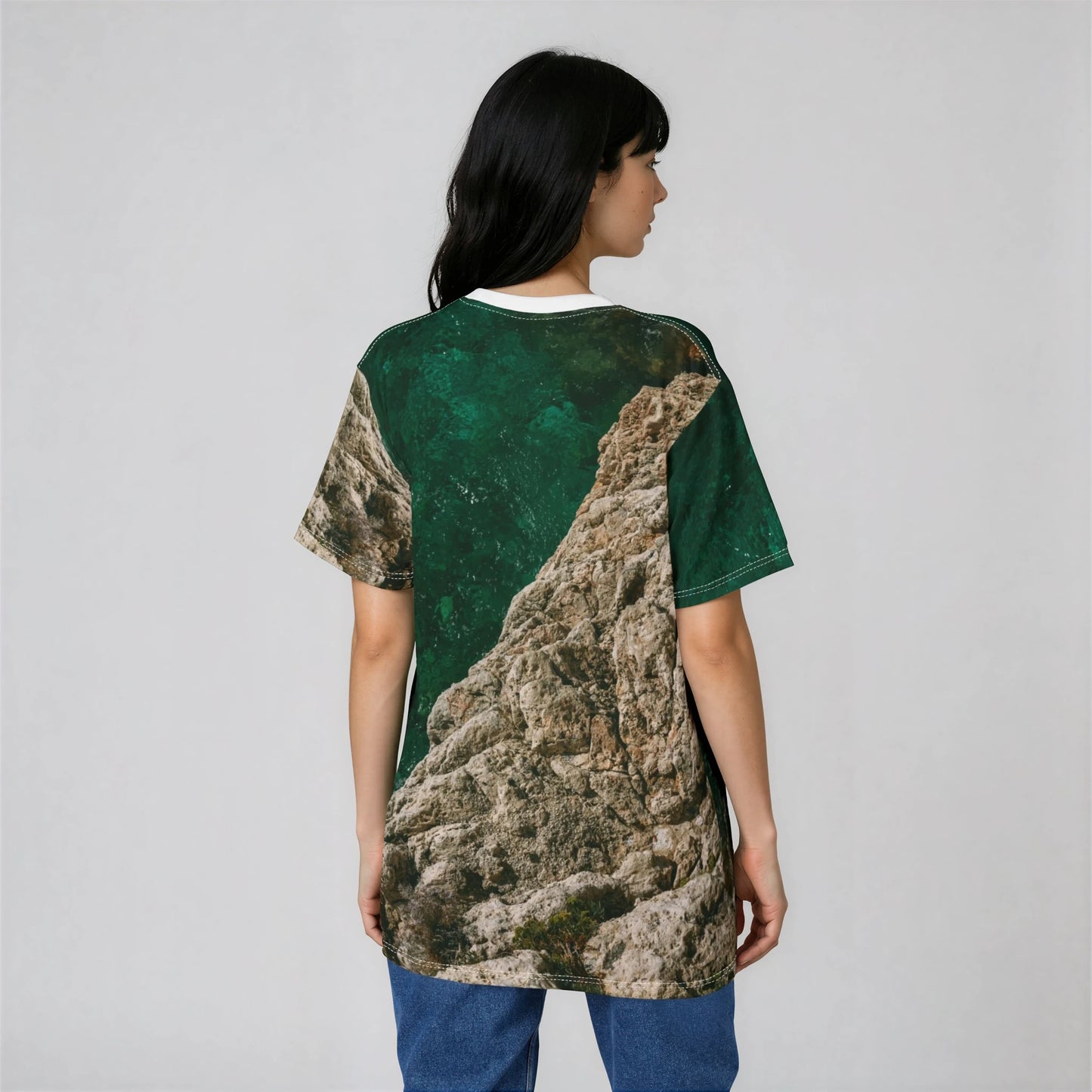 Suntropika T-Shirt Water on the rocks - Perfect for Summer Adventures